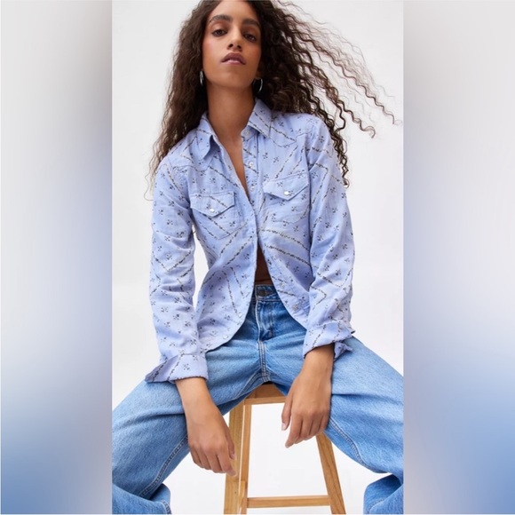 Urban Outfitters Floral Button Down Shirt Blue - Picture 2 of 4